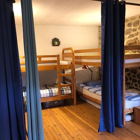 Les Pentes Du Chateau De Retourtour Ламастр Екстериор снимка